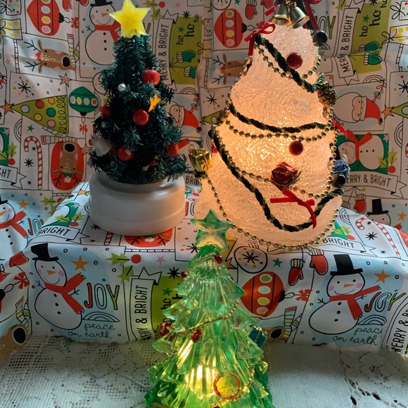 Vintage mini light up table top Christmas Tree🎄 - Picture 4 of 4